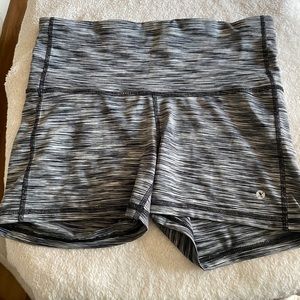 Xersion workout shorts M with waist pocket